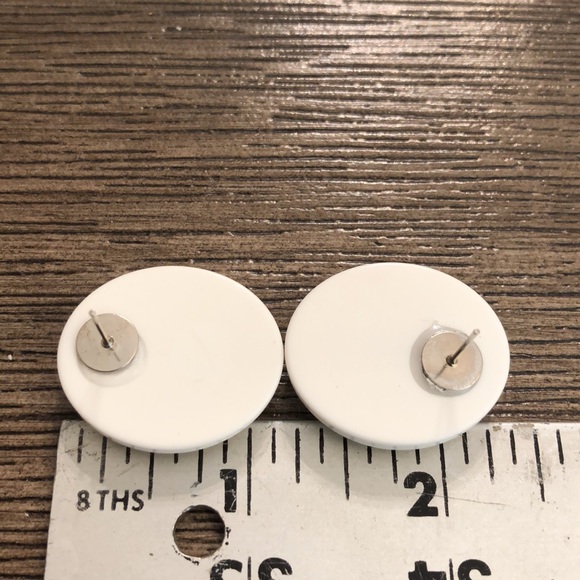 Vintage Oval Button Earrings White Brown Gold - Picture 9 of 9